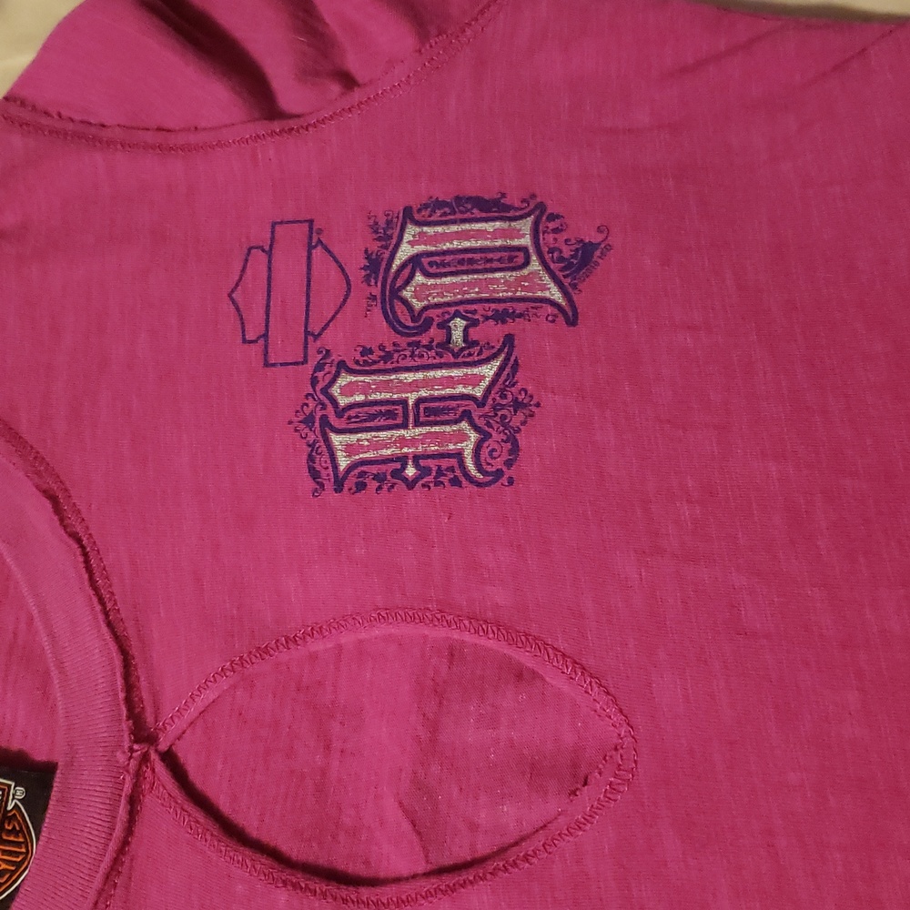 Harley Davidson slim fit keyhole shirt. Pinkish Purple. Raw hem accents. Size XS